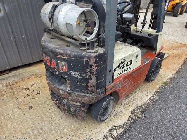 Image of Nissan 40 equipment image 3