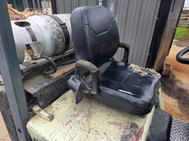 Image of Nissan 40 equipment image 2