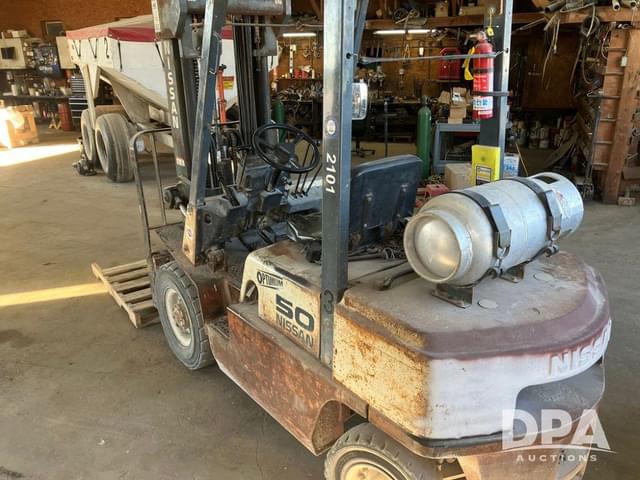 Image of Nissan 50 equipment image 1