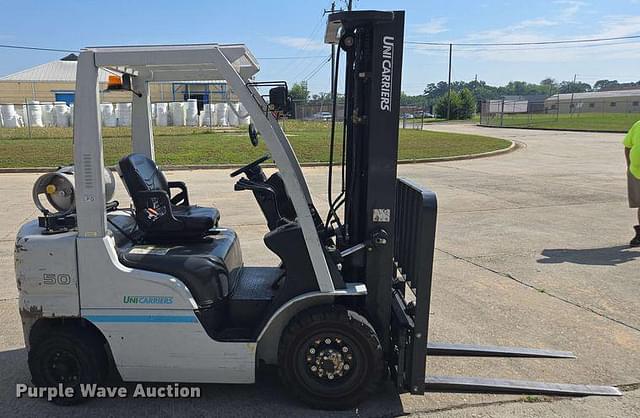 Image of Nissan 50 equipment image 3