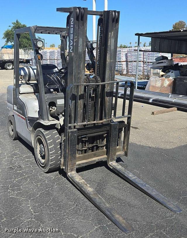 Image of Nissan 60 equipment image 2