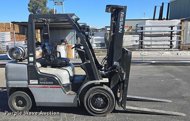 Image of Nissan 60 equipment image 3