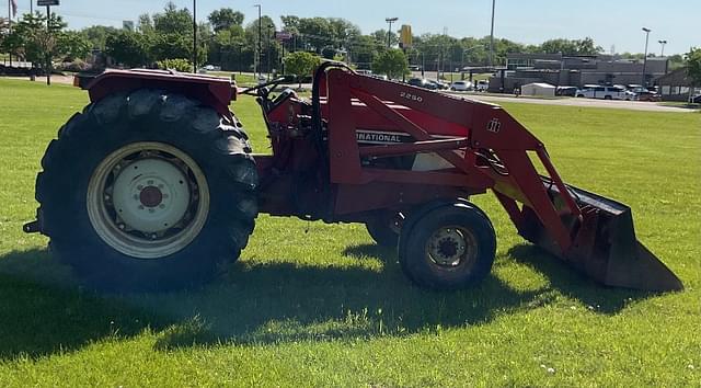 Image of International Harvester 684 equipment image 3