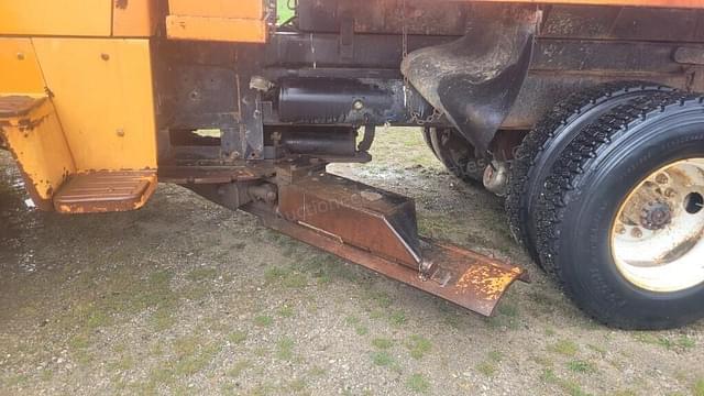 Image of Ford L8000 equipment image 1