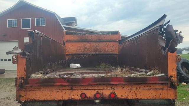Image of Ford L8000 equipment image 4