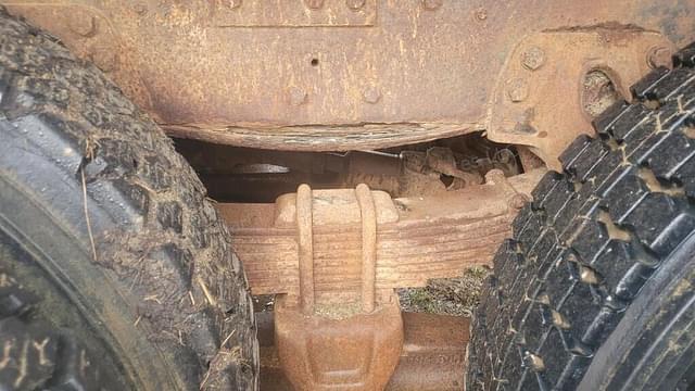 Image of Ford L8000 equipment image 2
