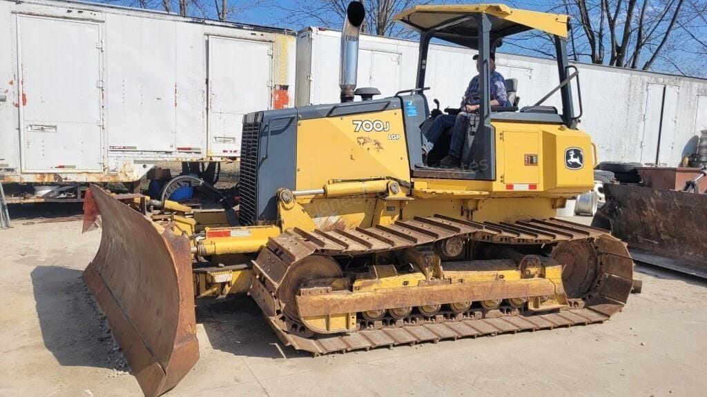 Main image John Deere 700J LGP