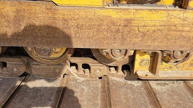 Image of John Deere 700J LGP equipment image 3