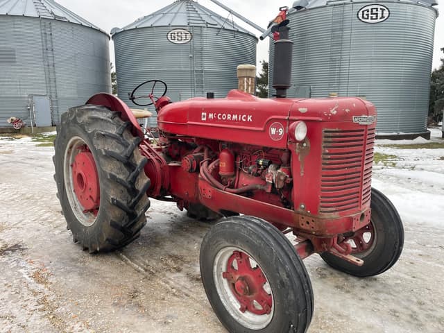 Image of McCormick-Deering W-9 equipment image 2