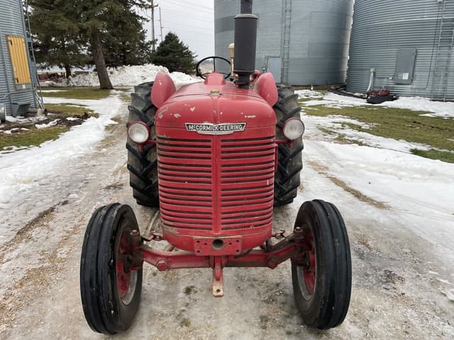 Image of McCormick-Deering W-9 equipment image 1