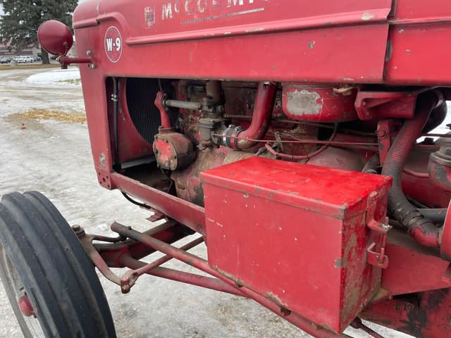 Image of McCormick-Deering W-9 equipment image 3