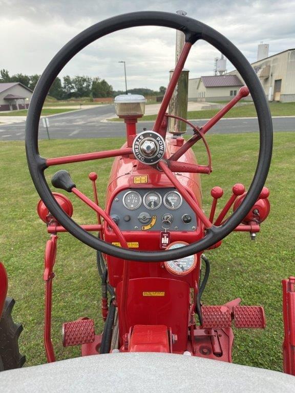 Image of Farmall 400 equipment image 4