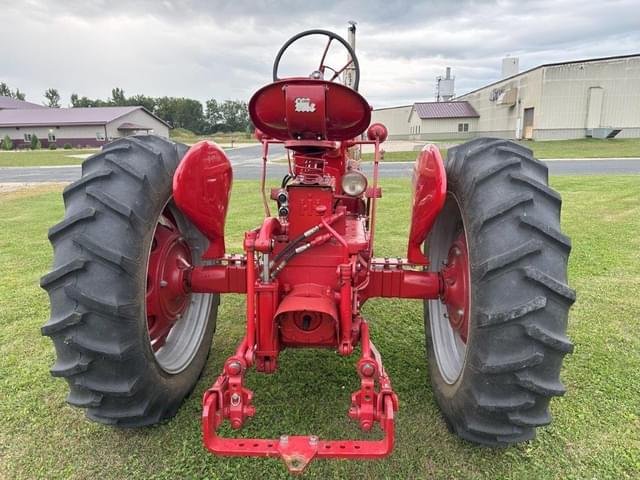 Image of Farmall 400 equipment image 3