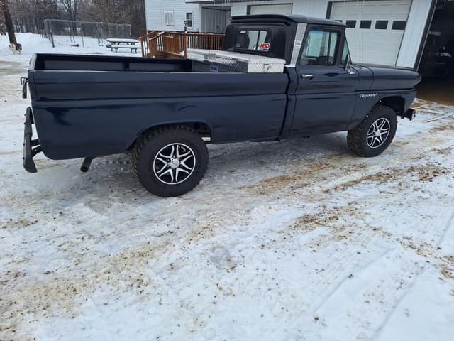 Image of Chevrolet K-10 equipment image 2