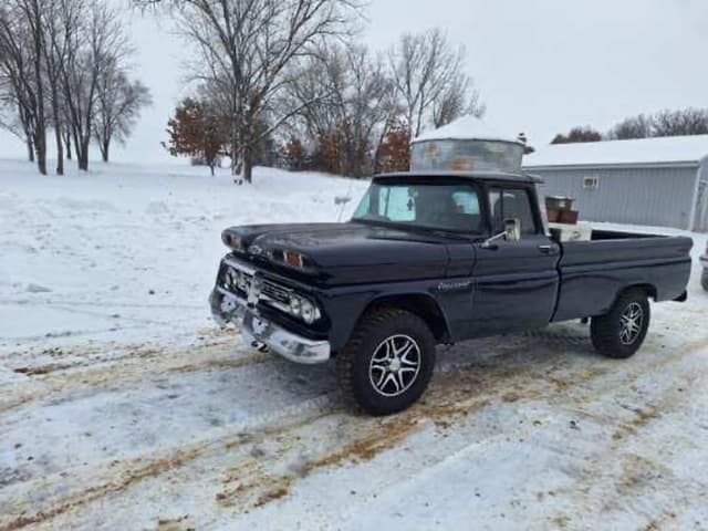Image of Chevrolet K-10 equipment image 1