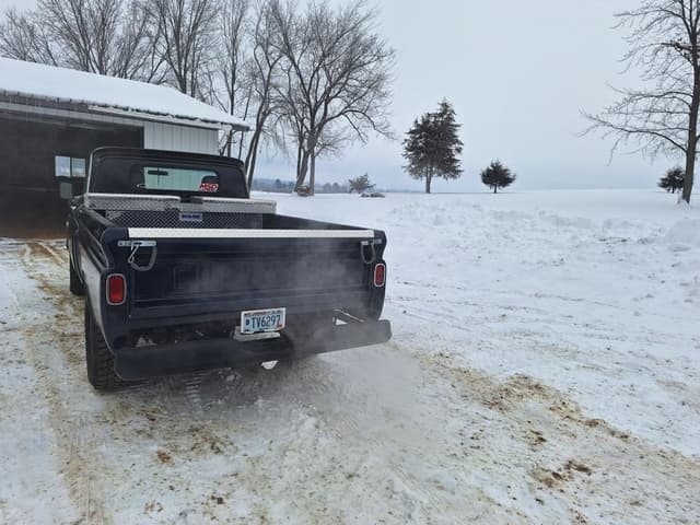 Image of Chevrolet K-10 equipment image 3