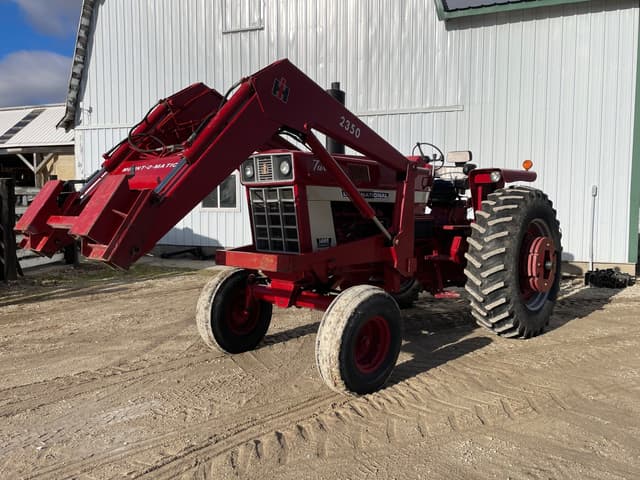 Image of International Harvester 1466 equipment image 1