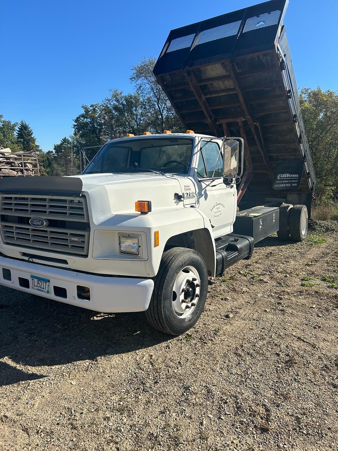 Image of Ford F-700 Primary image