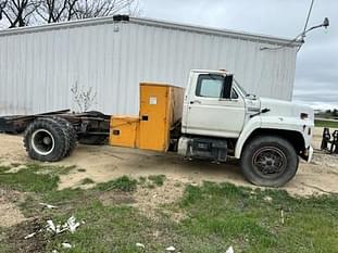 1993 Ford F-700 Equipment Image0