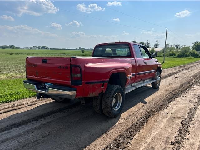 Image of Dodge Ram 3500 equipment image 2