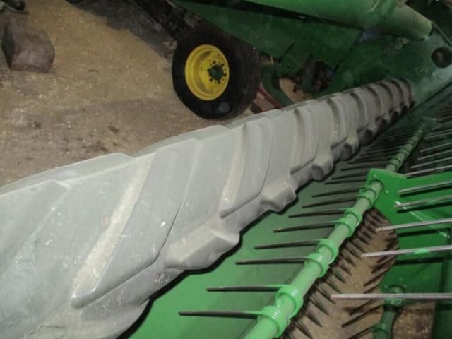 Image of John Deere 820 equipment image 4