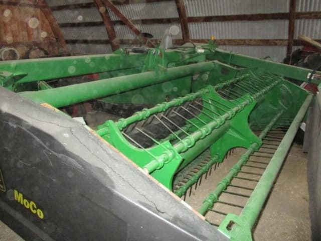 Image of John Deere 820 equipment image 1