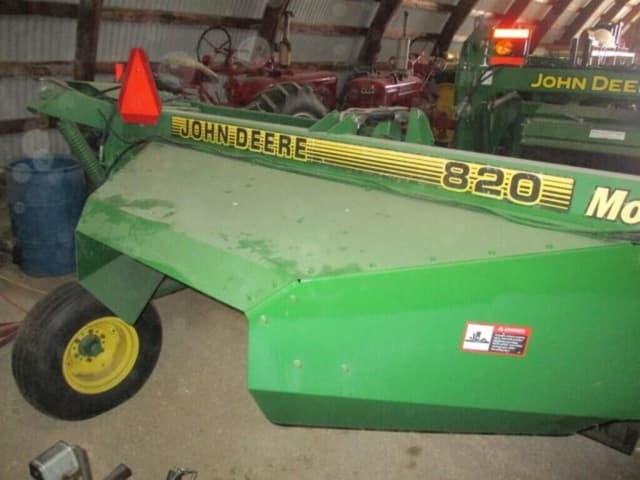 Image of John Deere 820 equipment image 3