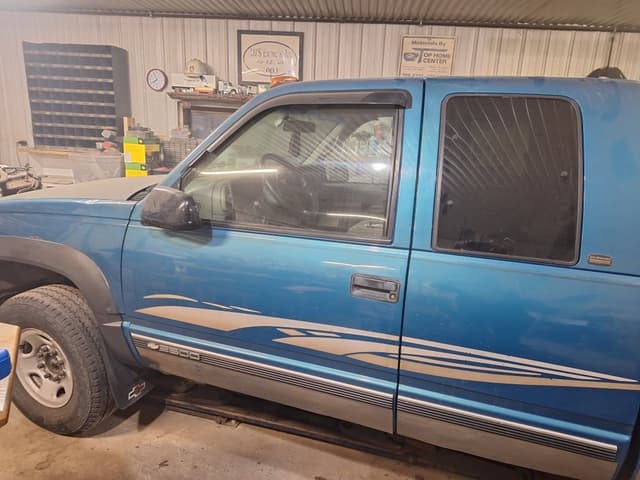 Image of Chevrolet 2500 equipment image 2