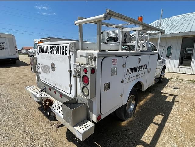 Image of Ford F-350 equipment image 4