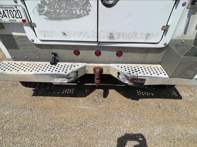 Image of Ford F-350 equipment image 3