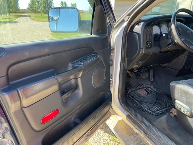 Image of Dodge Ram 2500 equipment image 4