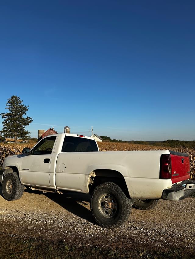 Image of Chevrolet 2500HD equipment image 1