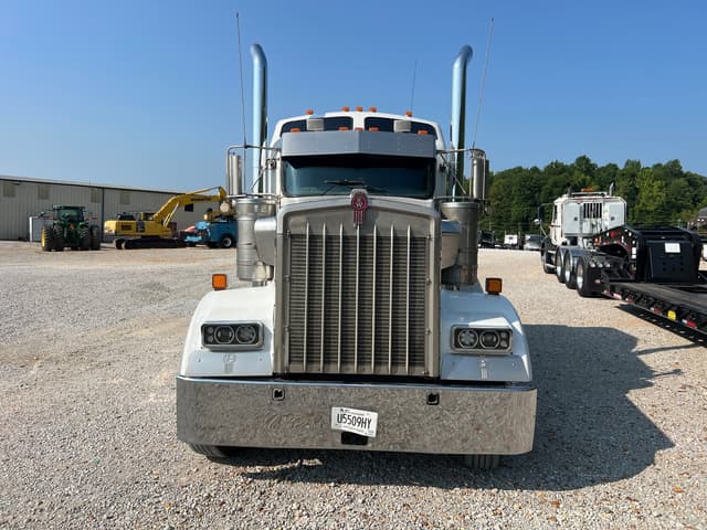 Image of Kenworth W900 equipment image 1