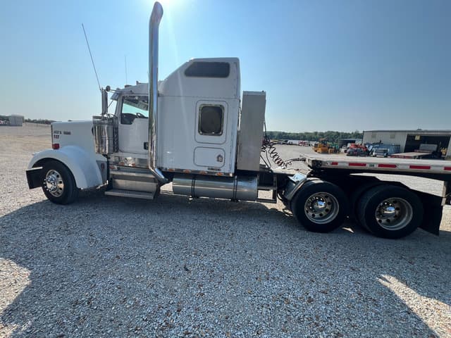 Image of Kenworth W900 equipment image 3