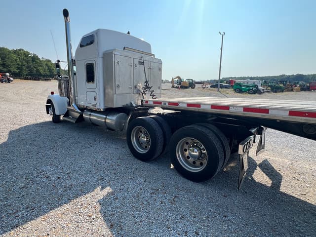 Image of Kenworth W900 equipment image 4
