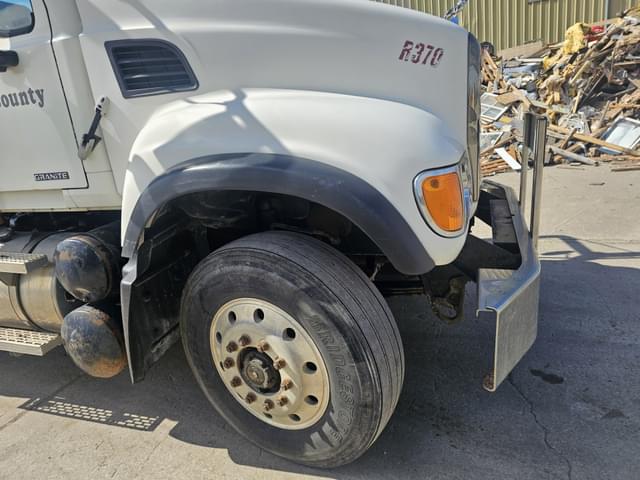 Image of Mack Granite CV713 equipment image 3