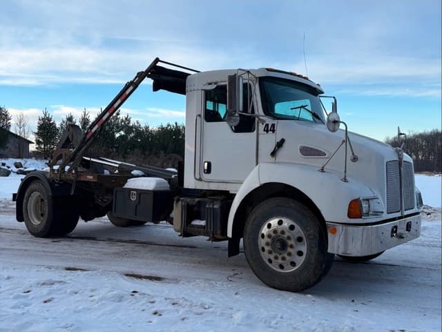 Image of Kenworth T300 equipment image 1