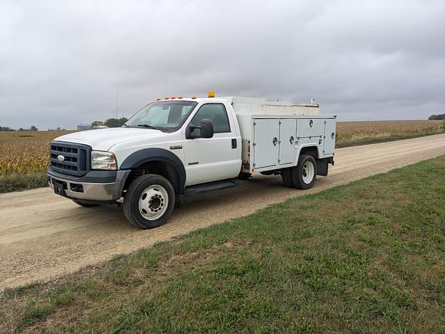 Image of Ford F-550 equipment image 2