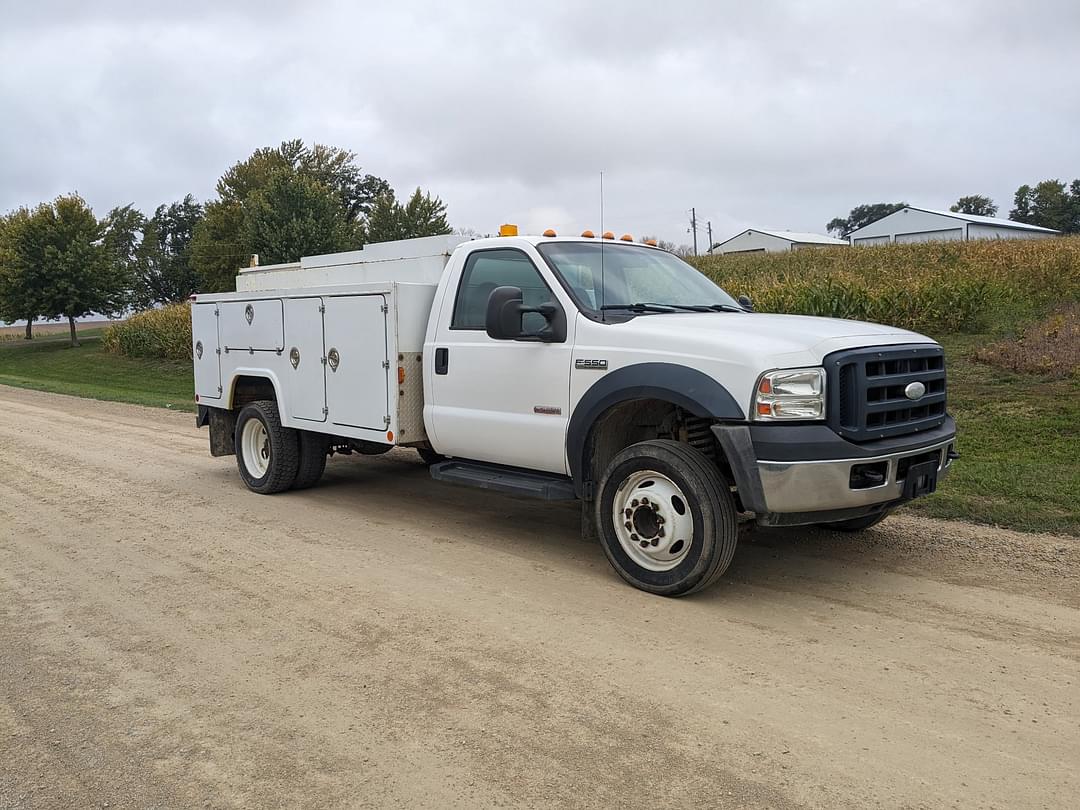 Image of Ford F-550 Primary image