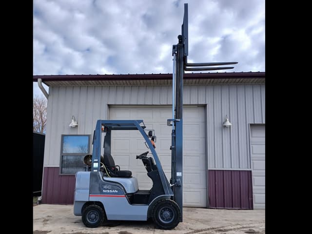 Image of Nissan 40 equipment image 2