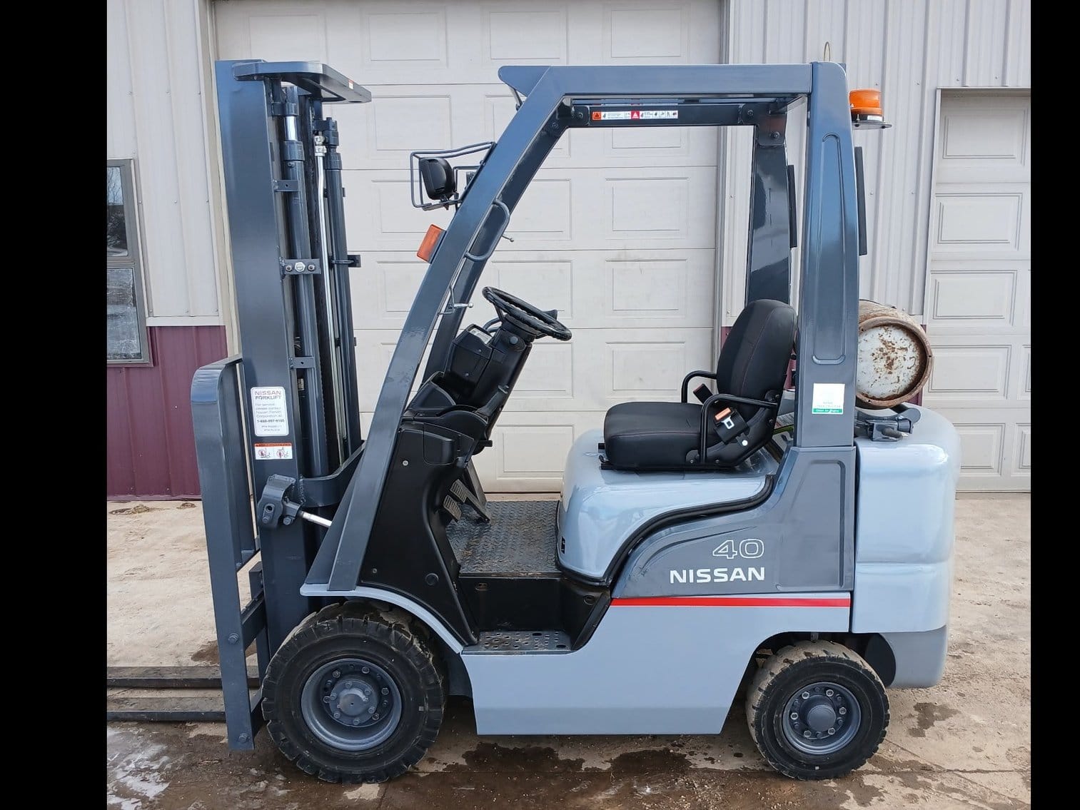 2009 Nissan 40 Equipment Image0