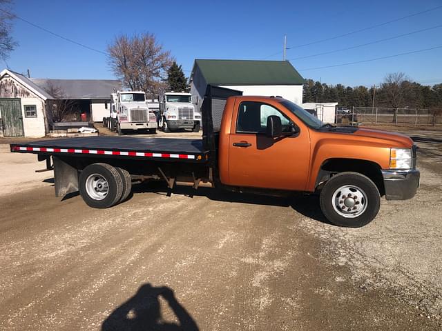 Image of Chevrolet 3500HD equipment image 2