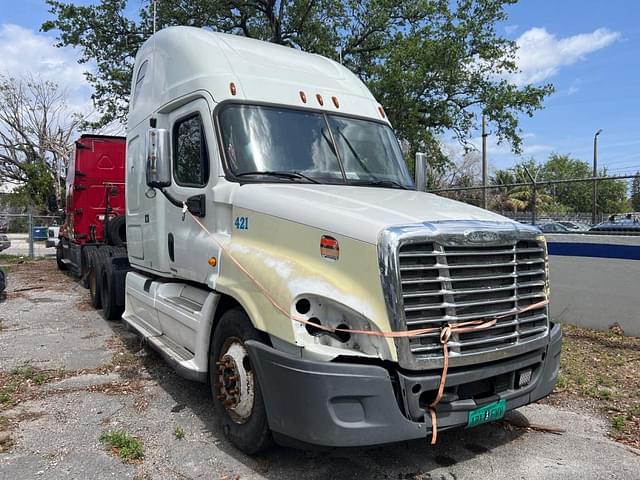 Image of Freightliner Cascadia equipment image 3