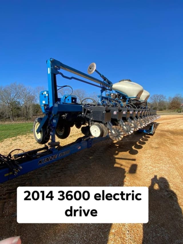 Image of Kinze 3600 equipment image 1