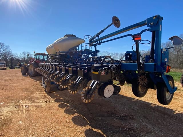 Image of Kinze 3600 equipment image 3