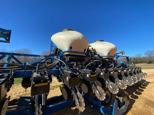 Image of Kinze 3600 equipment image 2