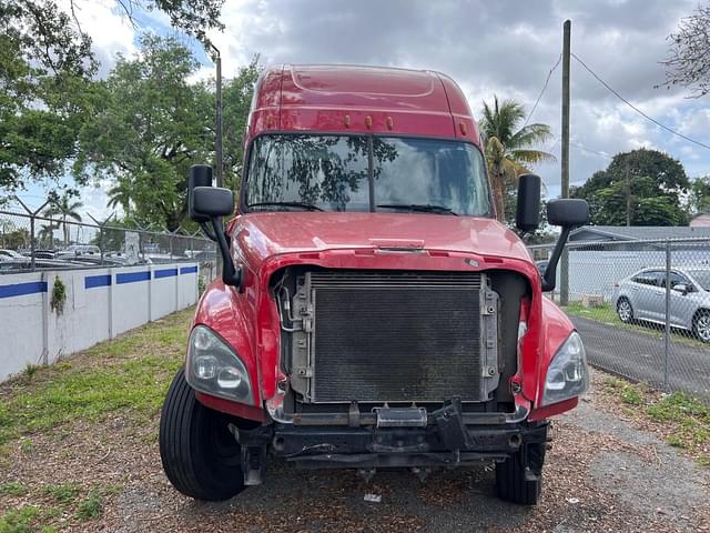 Image of Freightliner Cascadia equipment image 2