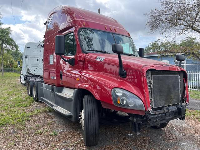 Image of Freightliner Cascadia equipment image 3