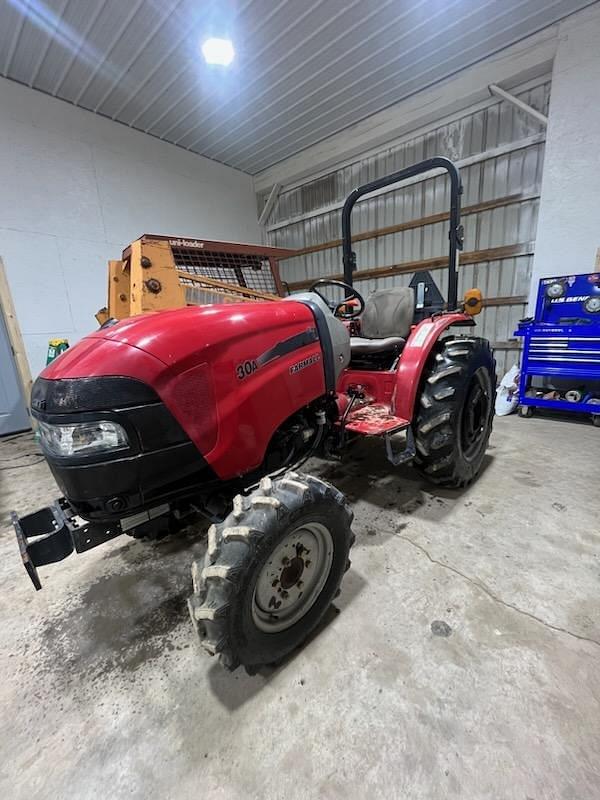 Image of Case IH Farmall 130A equipment image 1