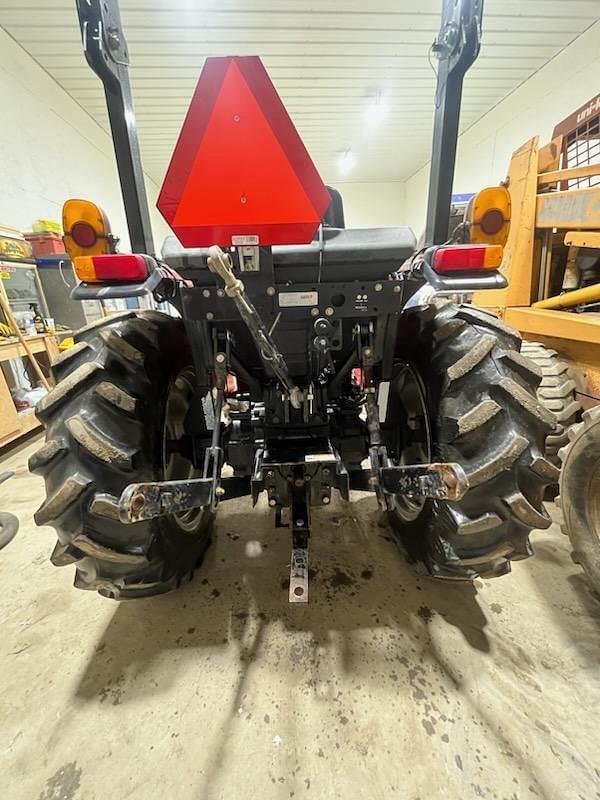 Image of Case IH Farmall 130A equipment image 3